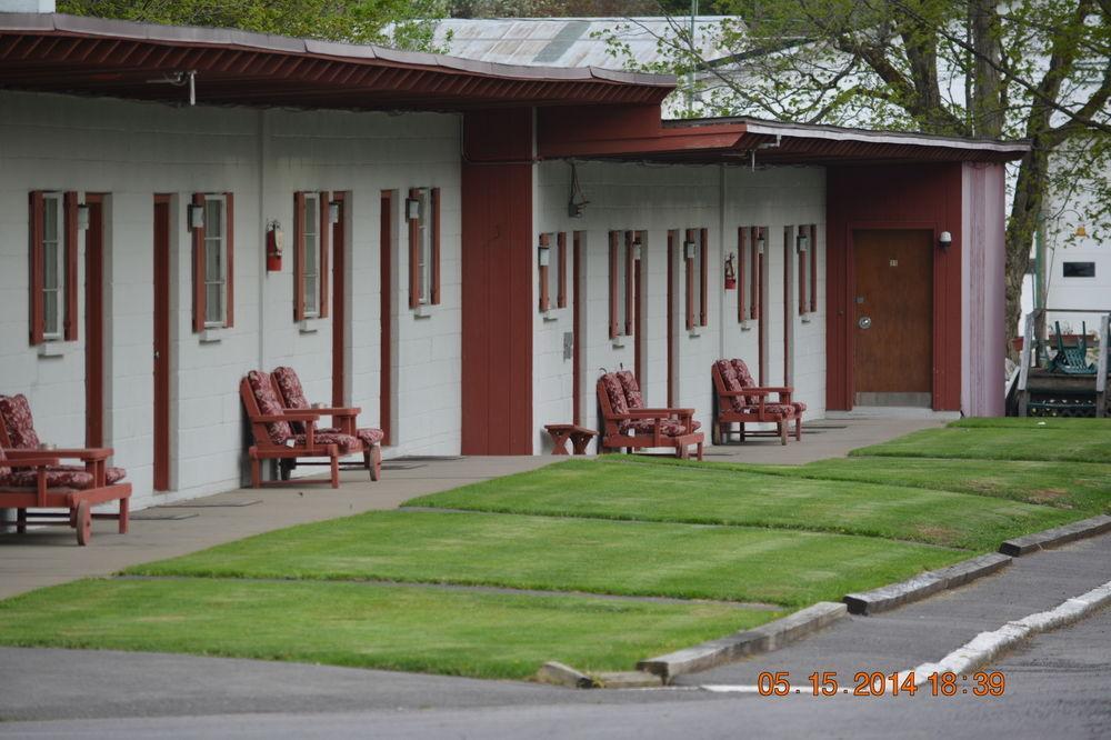 The Village Motel Richfield Springs ภายนอก รูปภาพ
